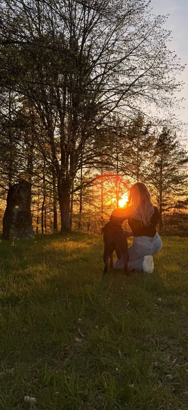 Carina mit Yakima bei Sonnenuntergang